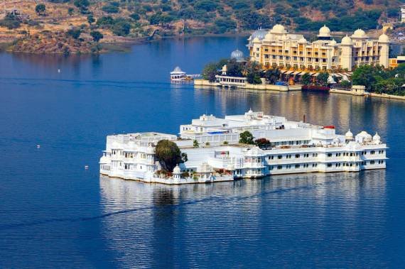 Taj Mahal & City of Lakes Tour